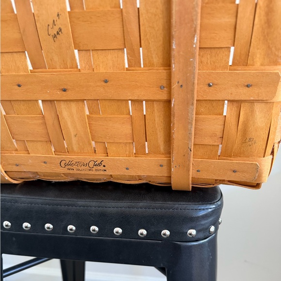 Longaberger 1999 Collectors Club Large Family Picnic Basket w/ Protector - Picture 5 of 6